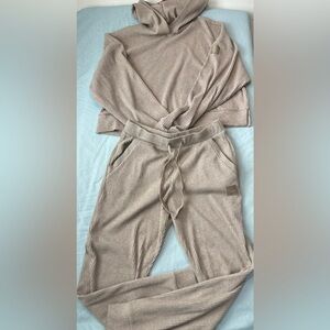 Alo Yoga Muse Ribbed Lounge Set Hoodie & Joggers color Gravel Size Large